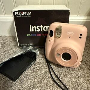 Fujifilm Instax Mini 11 Instant Camera - Soft Pink